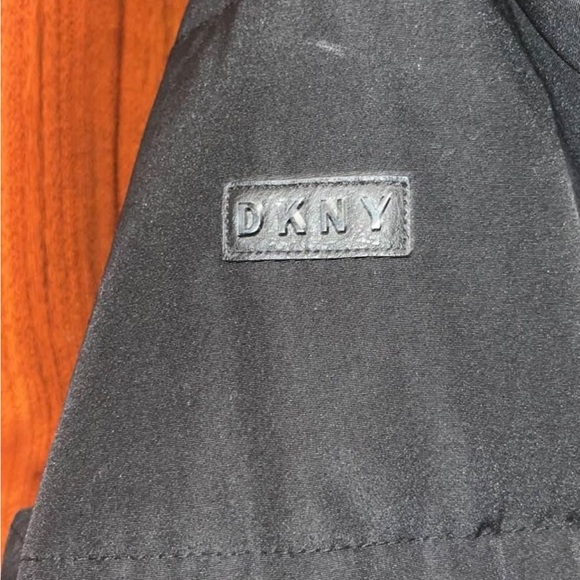 DKNY - Picture 6 of 6